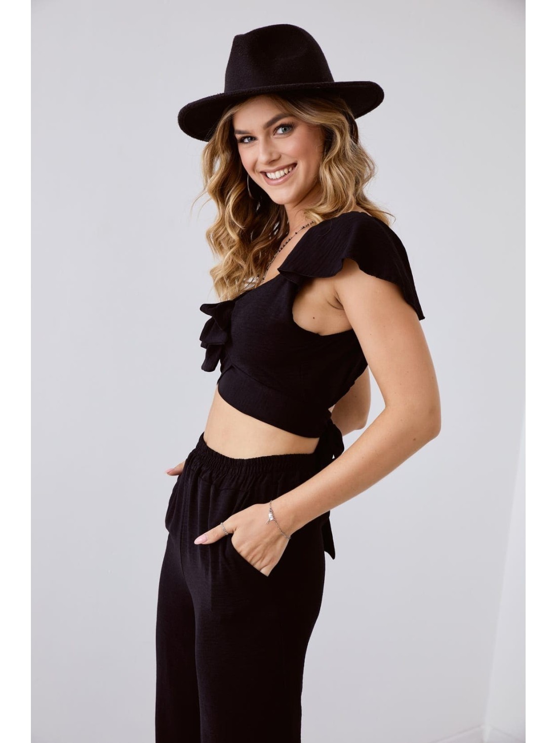 Schwarzes Crop-Top-Set mit weiter Hose 8108 – Online-Shop – Boutique